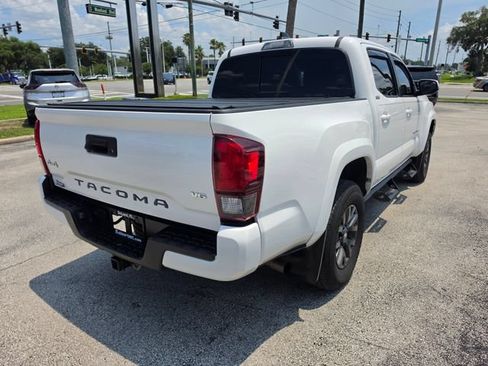 Used 2023 Toyota Tacoma SR5 w/ Technology Package AWD/4WD image 5