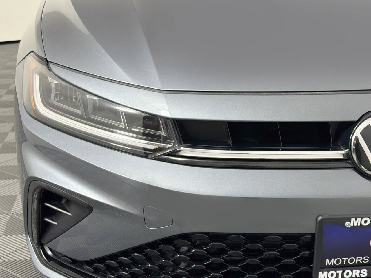 Used 2025 Volkswagen Jetta Sport FWD image 3