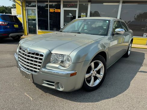 Used 2005 Chrysler 300 C w/ Protection Group II RWD image 2