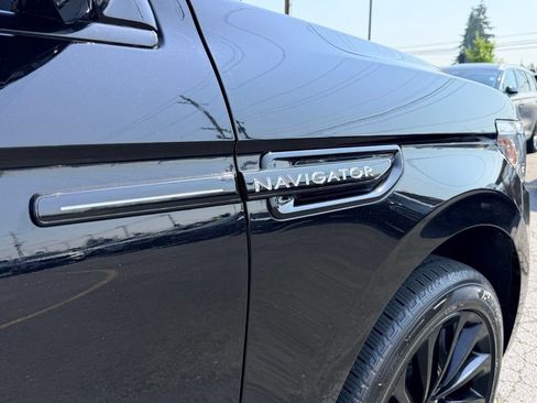 Certified 2021 Lincoln Navigator Reserve AWD/4WD image 42
