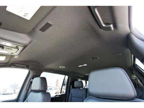 Used 2025 Chevrolet Suburban Z71 image 28