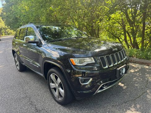 Used 2015 Jeep Grand Cherokee Overland w/ Advanced Technology Group AWD/4WD image 2