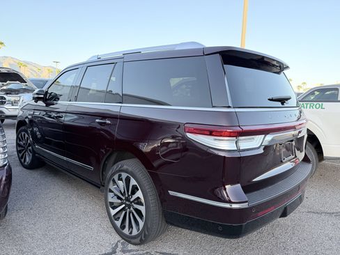 Used 2024 Lincoln Navigator Reserve AWD/4WD image 5
