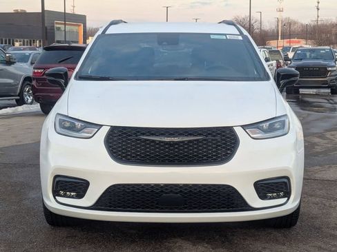 New 2026 Chrysler Pacifica Select w/ S Appearance Package FWD image 8