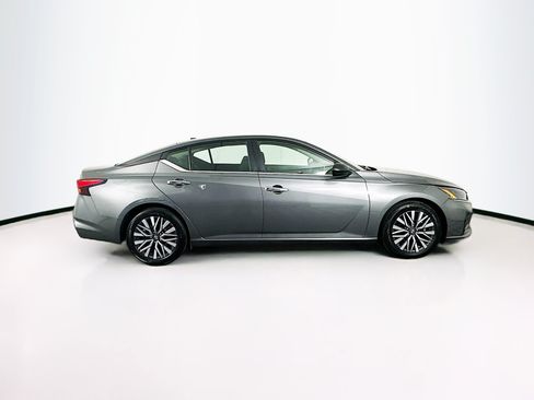 Used 2025 Nissan Altima 2.5 SV FWD image 10