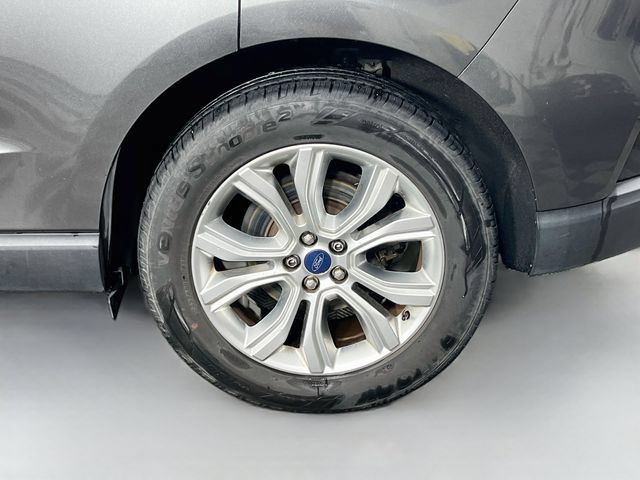 Used 2020 Ford Edge Titanium FWD image 11