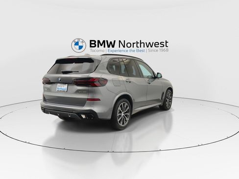 New 2026 BMW X5 xDrive40i w/ M Sport Package AWD/4WD image 3