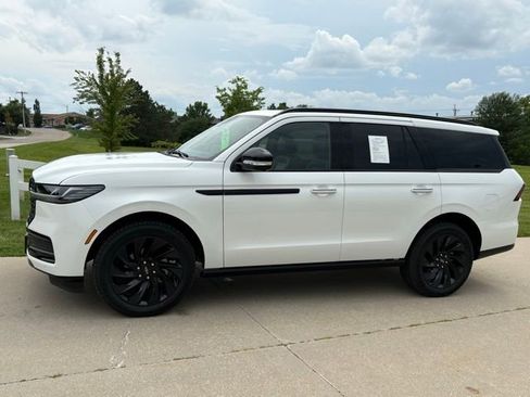 Used 2026 Lincoln Navigator Reserve w/ Jet Appearance Package AWD/4WD image 1