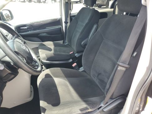 Used 2018 Dodge Grand Caravan SE FWD image 22