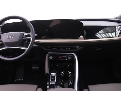 Certified 2025 Audi Q5 2.0T Premium Plus w/ Premium Plus image 8