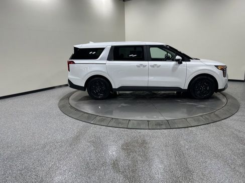 New 2026 Kia Carnival LXS image 4