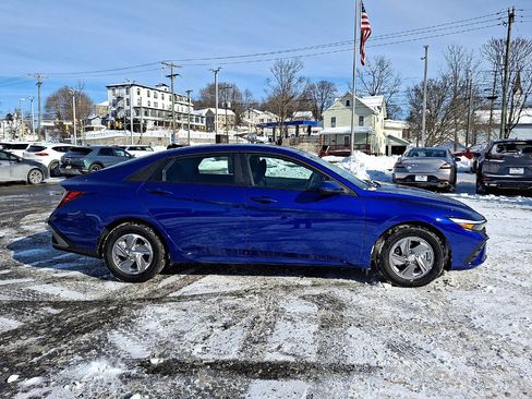 Certified 2025 Hyundai Elantra SE image 25