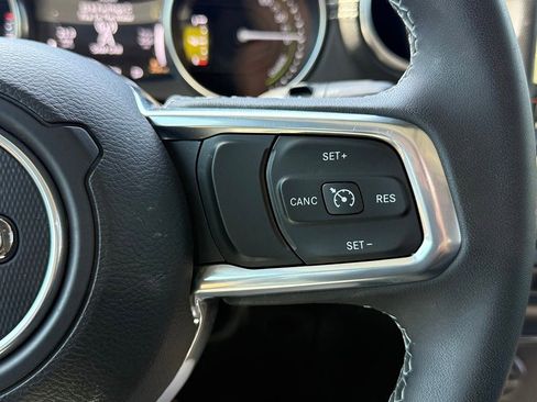 Used 2023 Jeep Wrangler Unlimited Sahara AWD/4WD image 9