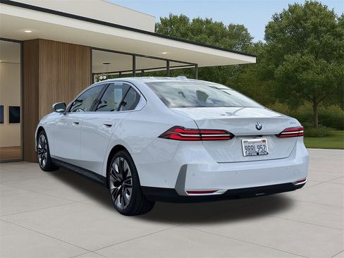 Used 2025 BMW 530i image 10