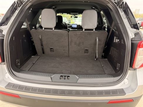 Used 2020 Ford Explorer XLT w/ Equipment Group 202A AWD/4WD image 9