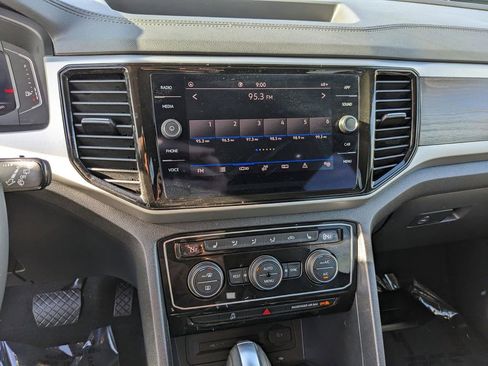 Used 2023 Volkswagen Atlas SE w/ Panoramic Sunroof Package FWD image 20