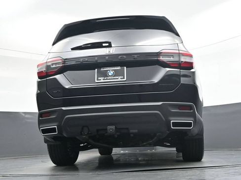 Used 2025 Honda Pilot Sport image 32