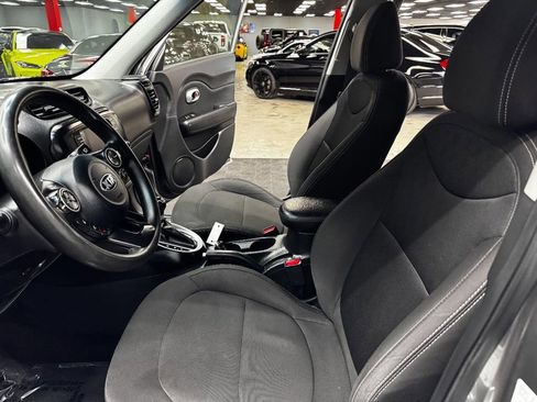 Used 2018 Kia Soul Base image 33