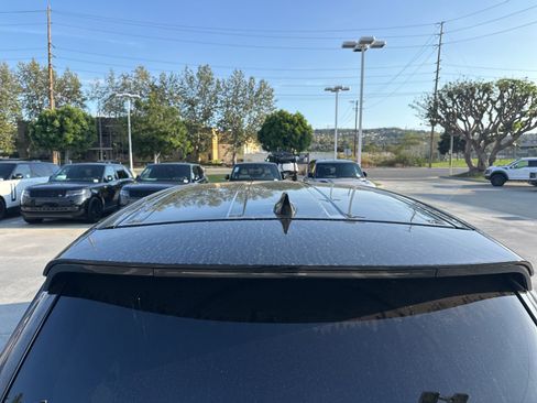 Used 2019 Land Rover Discovery Sport SE image 11