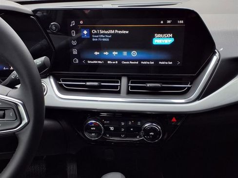 New 2026 Chevrolet Trax LT w/ LT Convenience Package FWD image 9