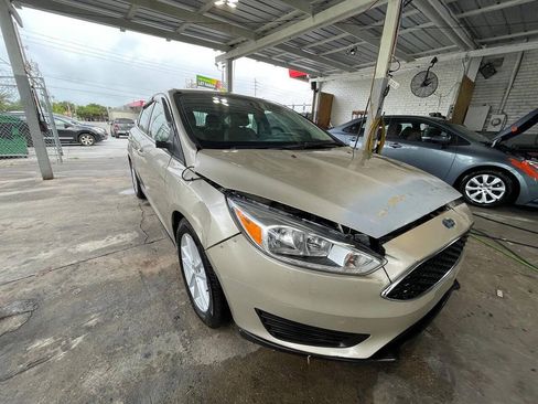 Used 2018 Ford Focus SE FWD image 16
