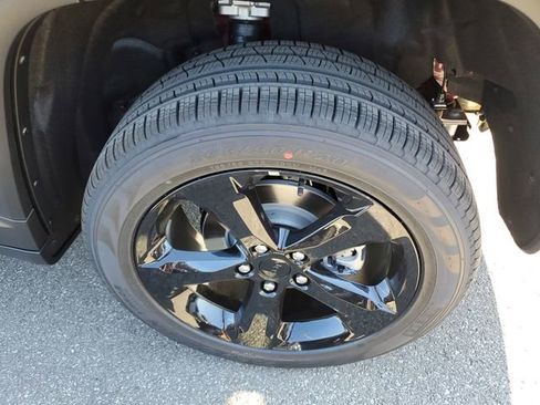 New 2025 Jeep Grand Cherokee Limited w/ Luxury Tech Group II image 6