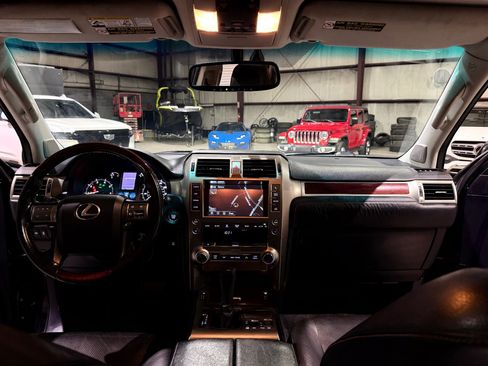 Used 2016 Lexus GX 460 w/ Premium Package AWD/4WD image 29