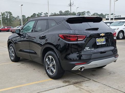 Used 2025 Chevrolet Blazer LT image 3