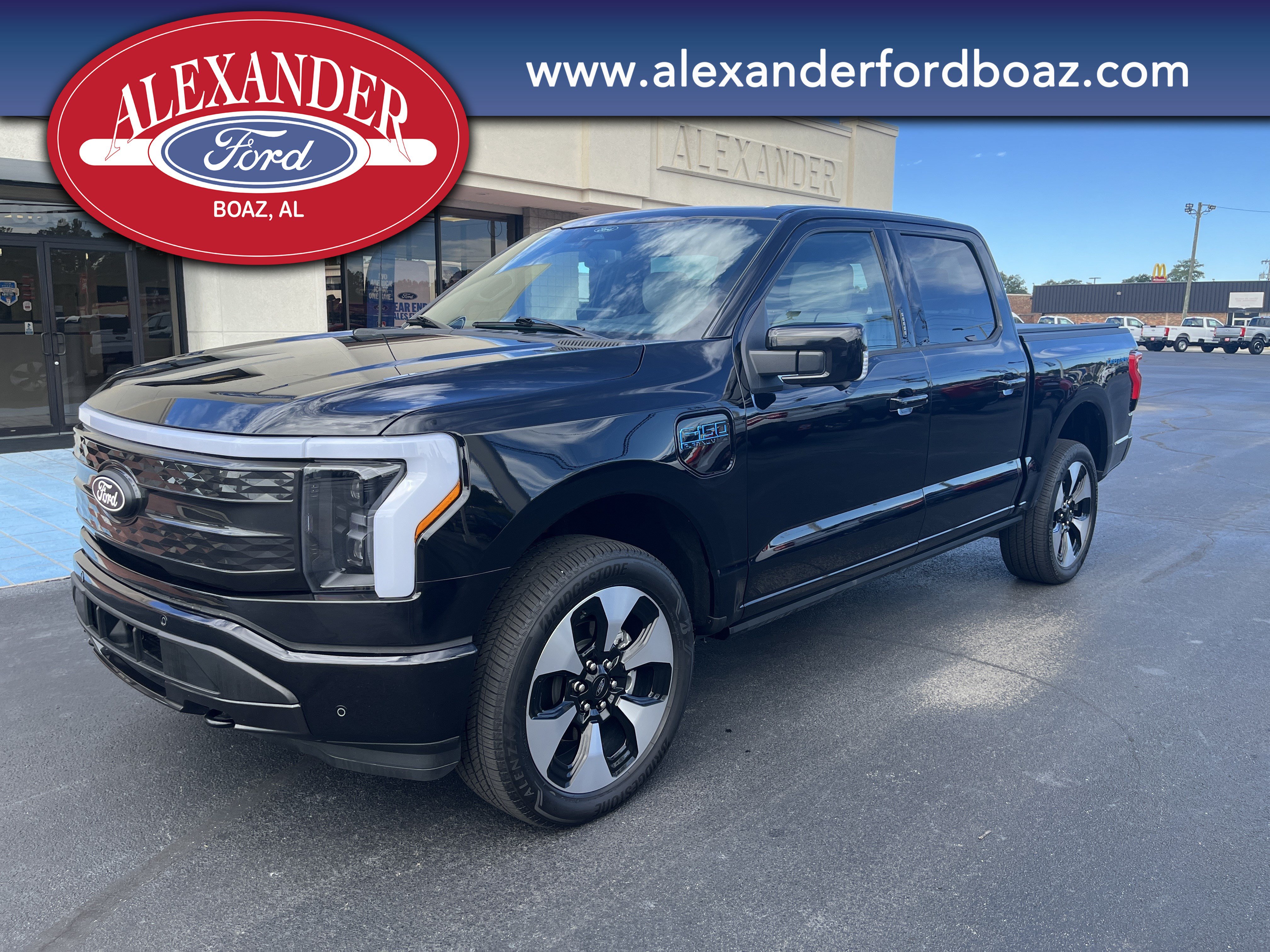 Used 2025 Ford F150 Lightning Platinum AWD/4WD image 1