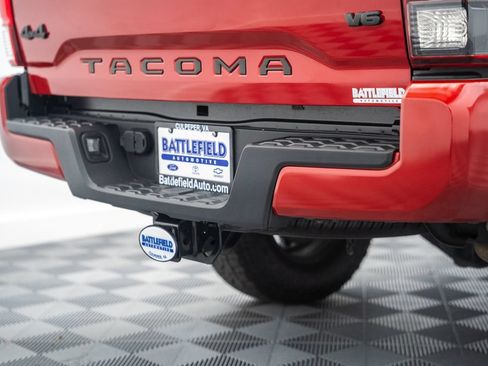 Certified 2022 Toyota Tacoma SR AWD/4WD image 11