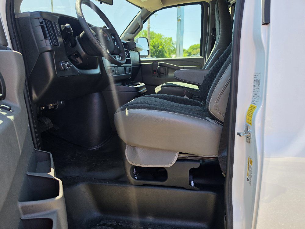 Used 2025 GMC Savana 2500 w/ Driver Convenience Package RWD image 4