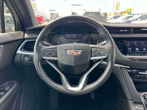 Used 2025 Cadillac XT6 Luxury FWD image 16