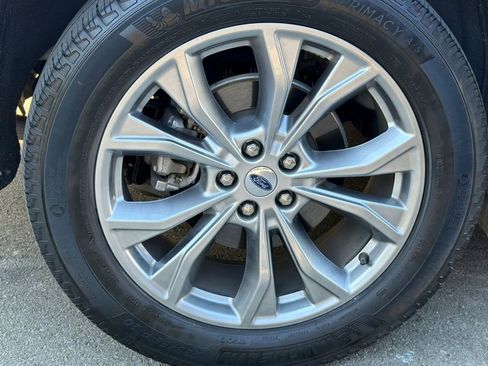 Used 2023 Ford Explorer XLT w/ Equipment Group 202A image 4