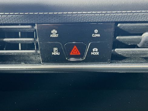 Used 2025 Volkswagen Atlas SE image 26