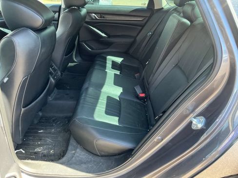 Used 2022 Honda Accord Touring image 3