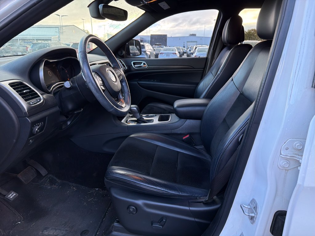 Used 2017 Jeep Grand Cherokee Altitude AWD/4WD image 10