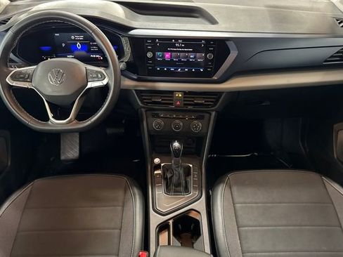 Certified 2022 Volkswagen Taos SE image 17