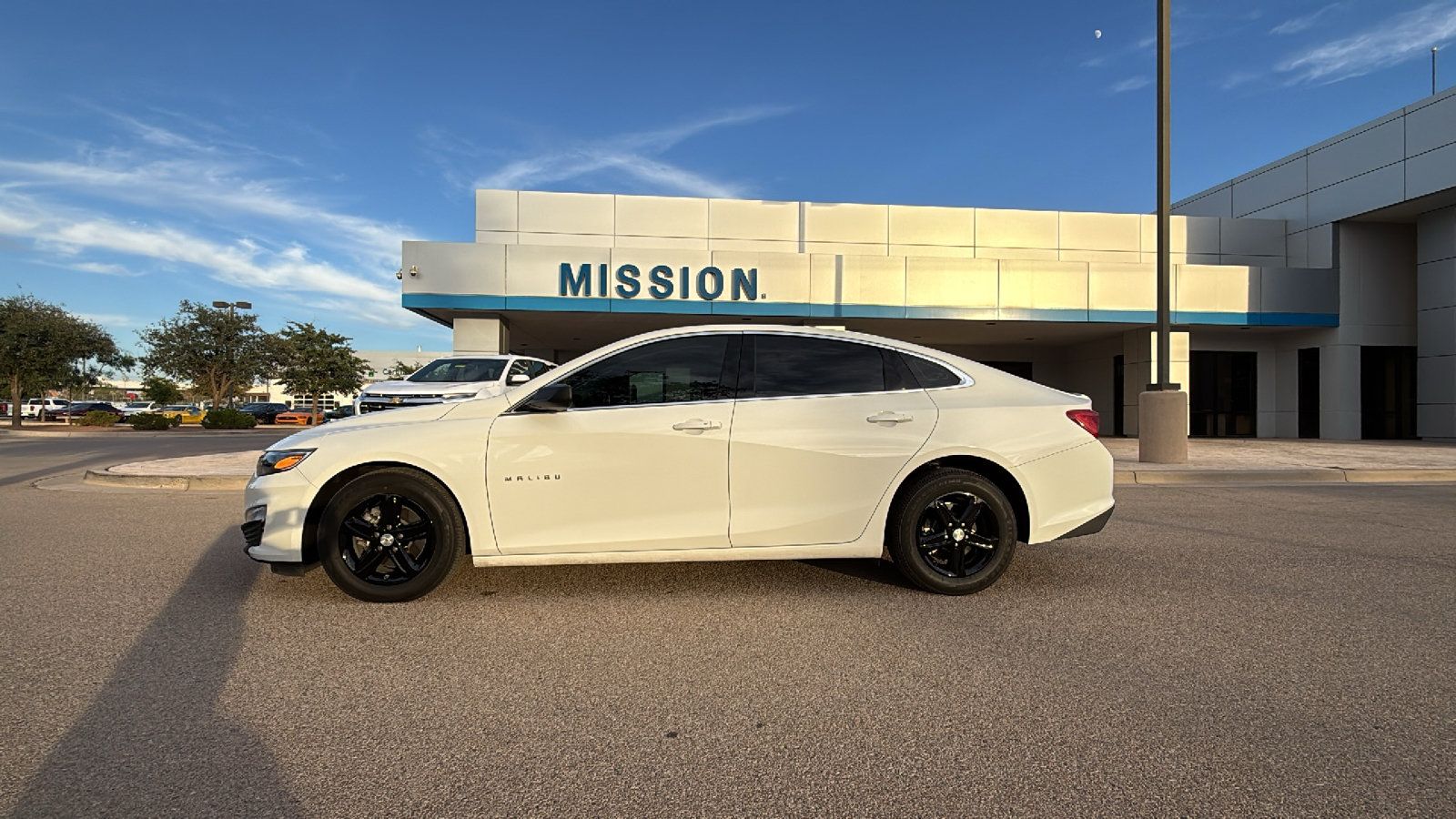 Used 2025 Chevrolet Malibu LS FWD image 3