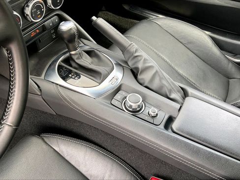 Used 2025 MAZDA MX-5 Miata RF Grand Touring RWD image 14