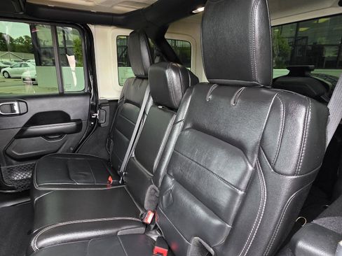 Used 2018 Jeep Wrangler Unlimited Sahara w/ Dual Top Group AWD/4WD image 29