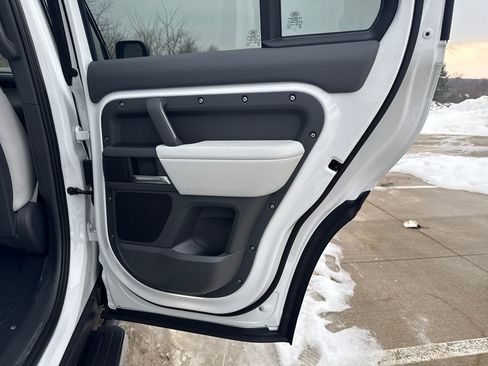 New 2026 Land Rover Defender 110 X-Dynamic SE image 16