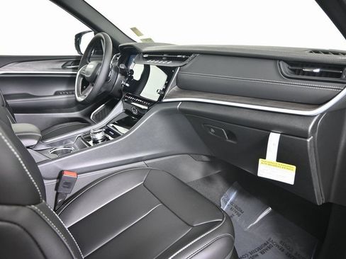 New 2026 Jeep Grand Cherokee L Limited AWD/4WD image 15