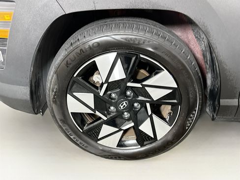 Used 2025 Hyundai Kona SEL image 11