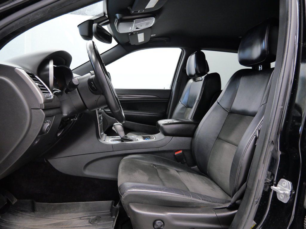 Used 2018 Jeep Grand Cherokee Altitude AWD/4WD image 9