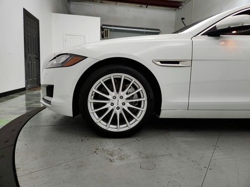 Used 2020 Jaguar XF Prestige AWD/4WD image 32