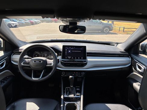 Used 2025 Jeep Compass Limited AWD/4WD image 29