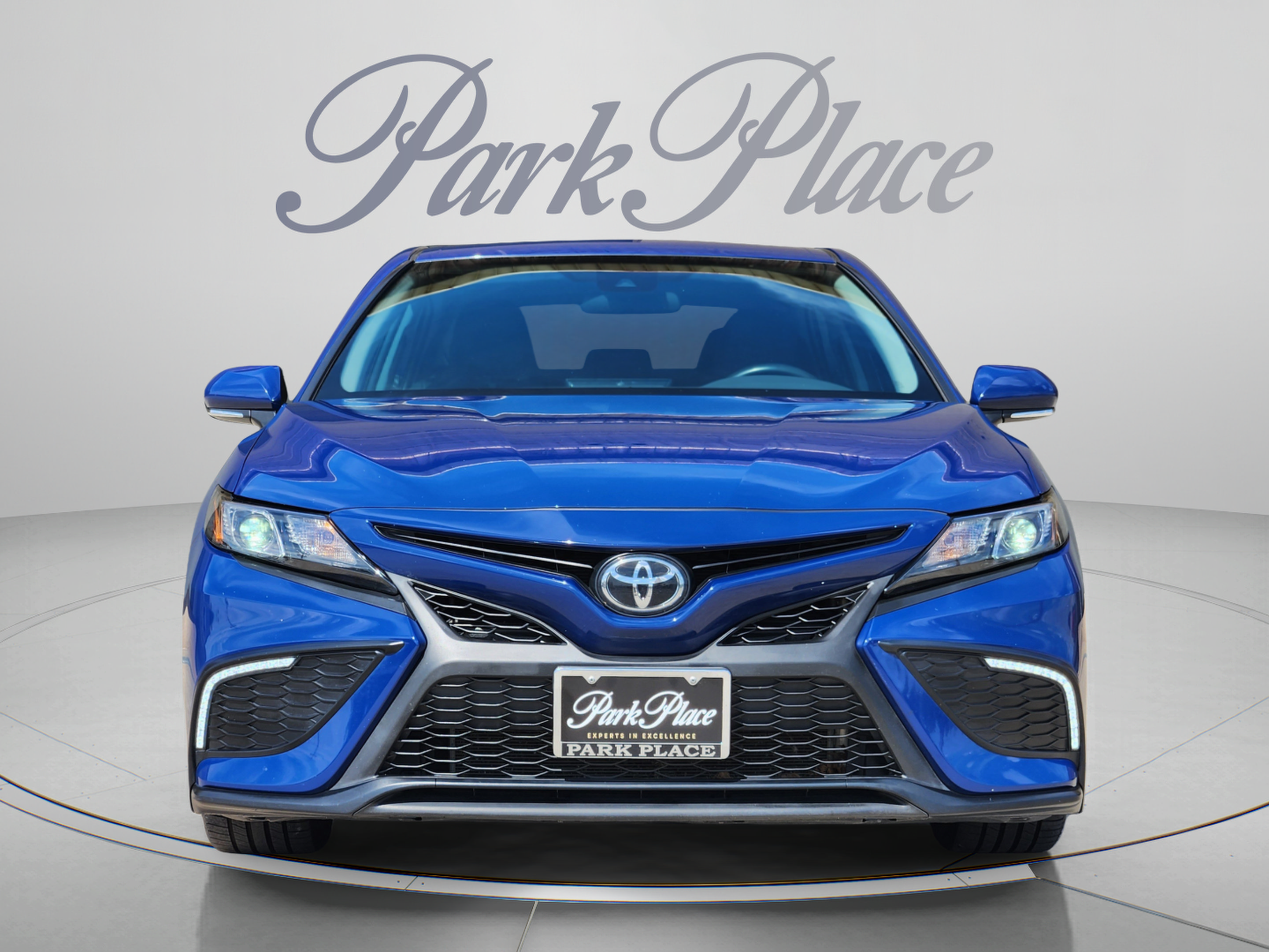 Used 2024 Toyota Camry SE FWD image 9