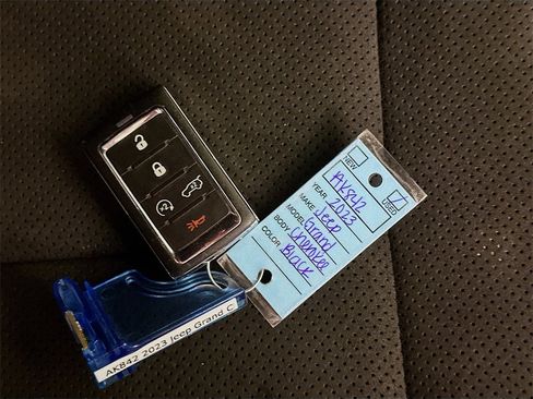 Used 2023 Jeep Grand Cherokee L Laredo image 37