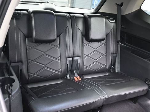 Used 2025 Volkswagen Atlas SE FWD image 36