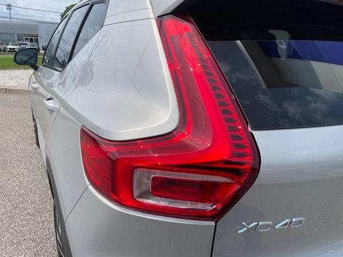 Used 2025 Volvo XC40 B5 Plus AWD/4WD image 11